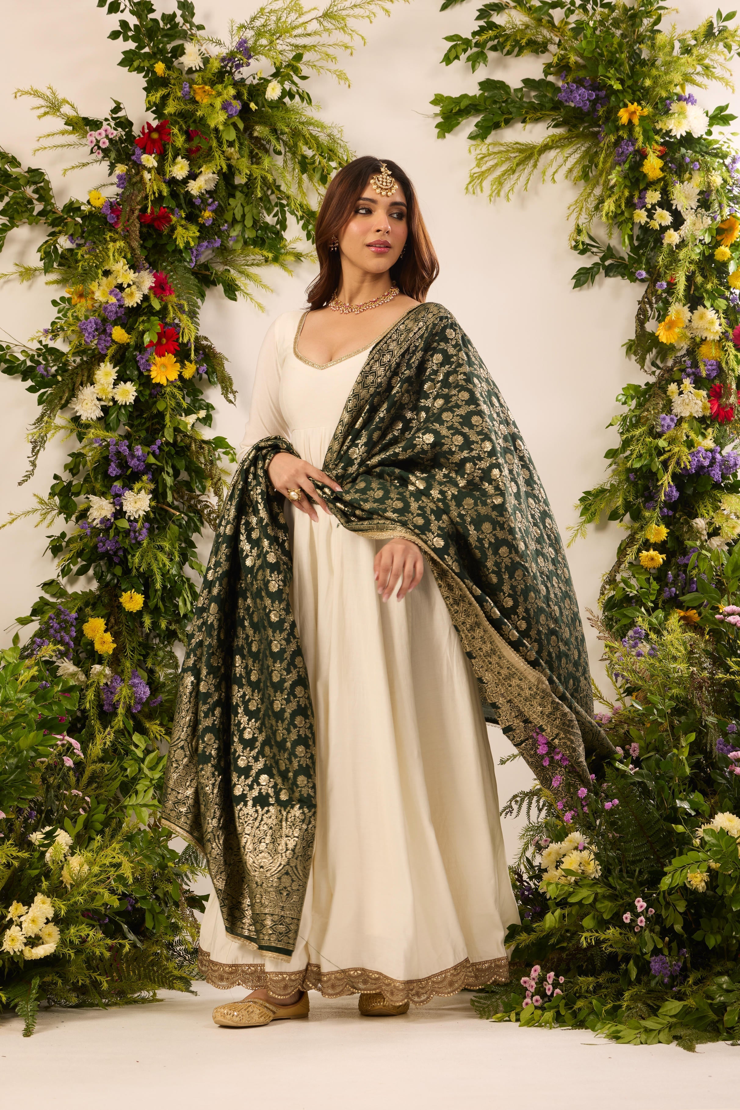 Mastaani Classic Ivory Anarkali Set - Emerald Dupatta