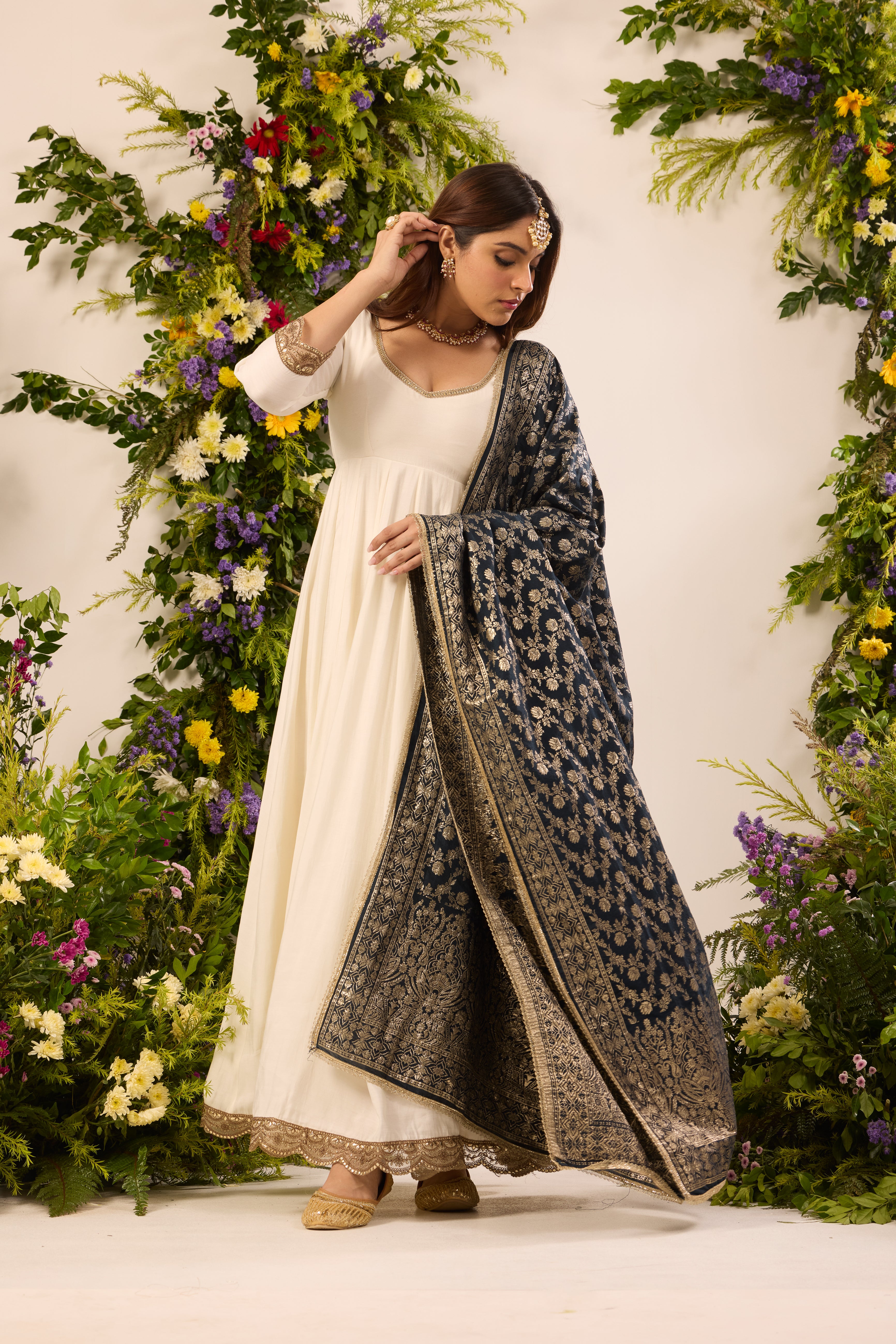 Mastaani Classic Ivory Anarkali Set - Blue Dupatta