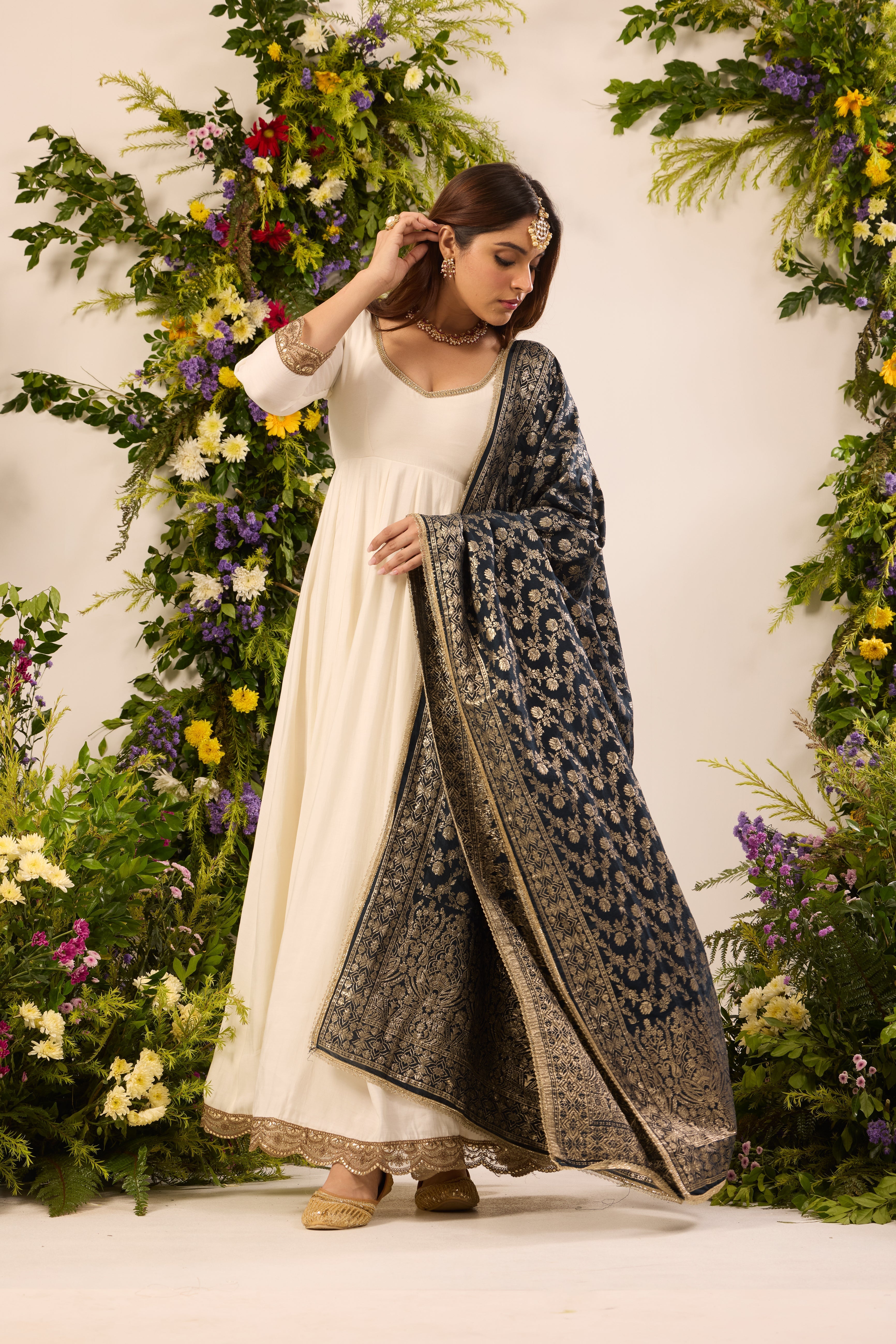 Mastaani Classic Ivory Anarkali Set - Blue Dupatta