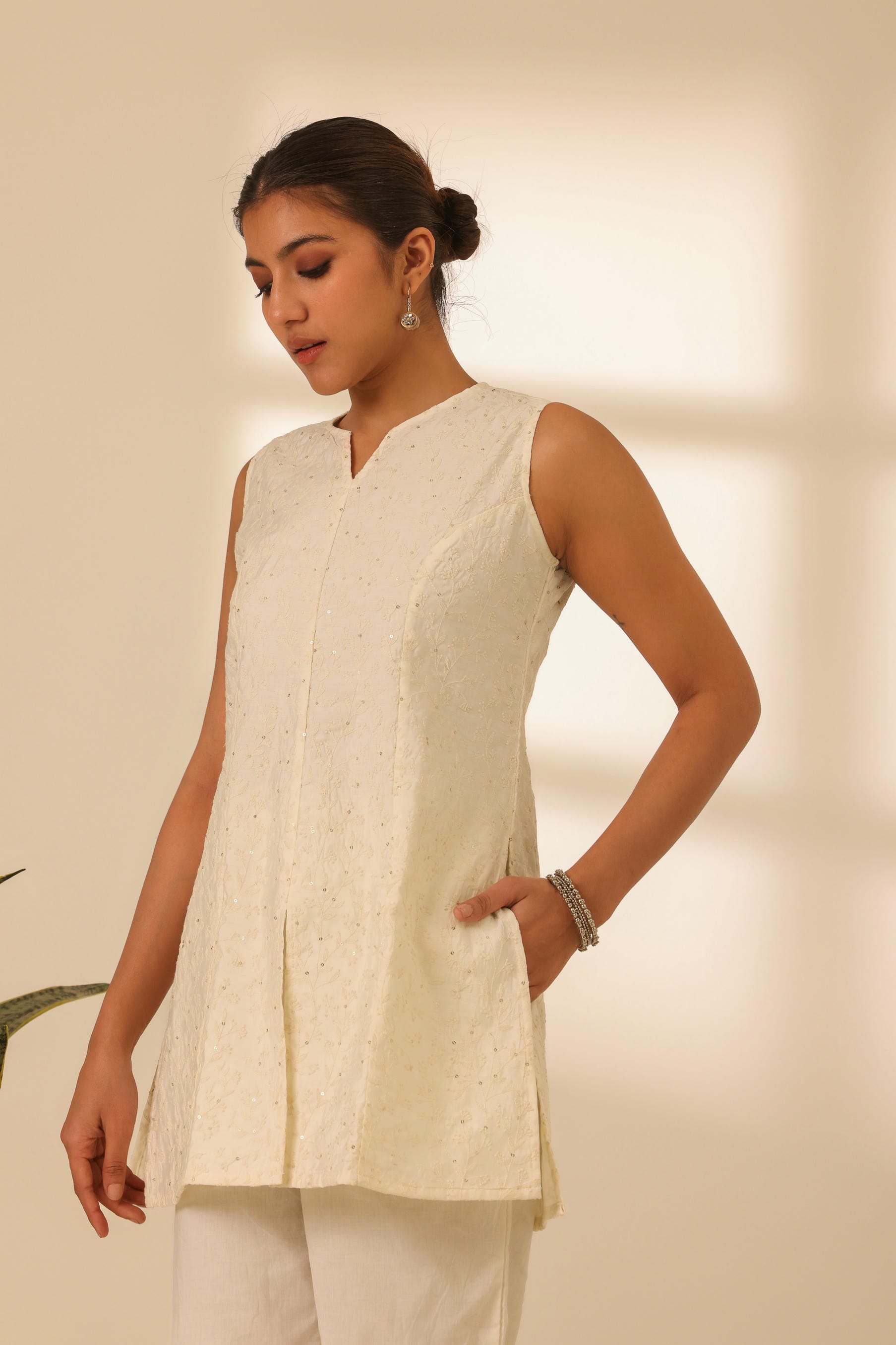 Rangrez Moonlight White Embroidered Short Kurta