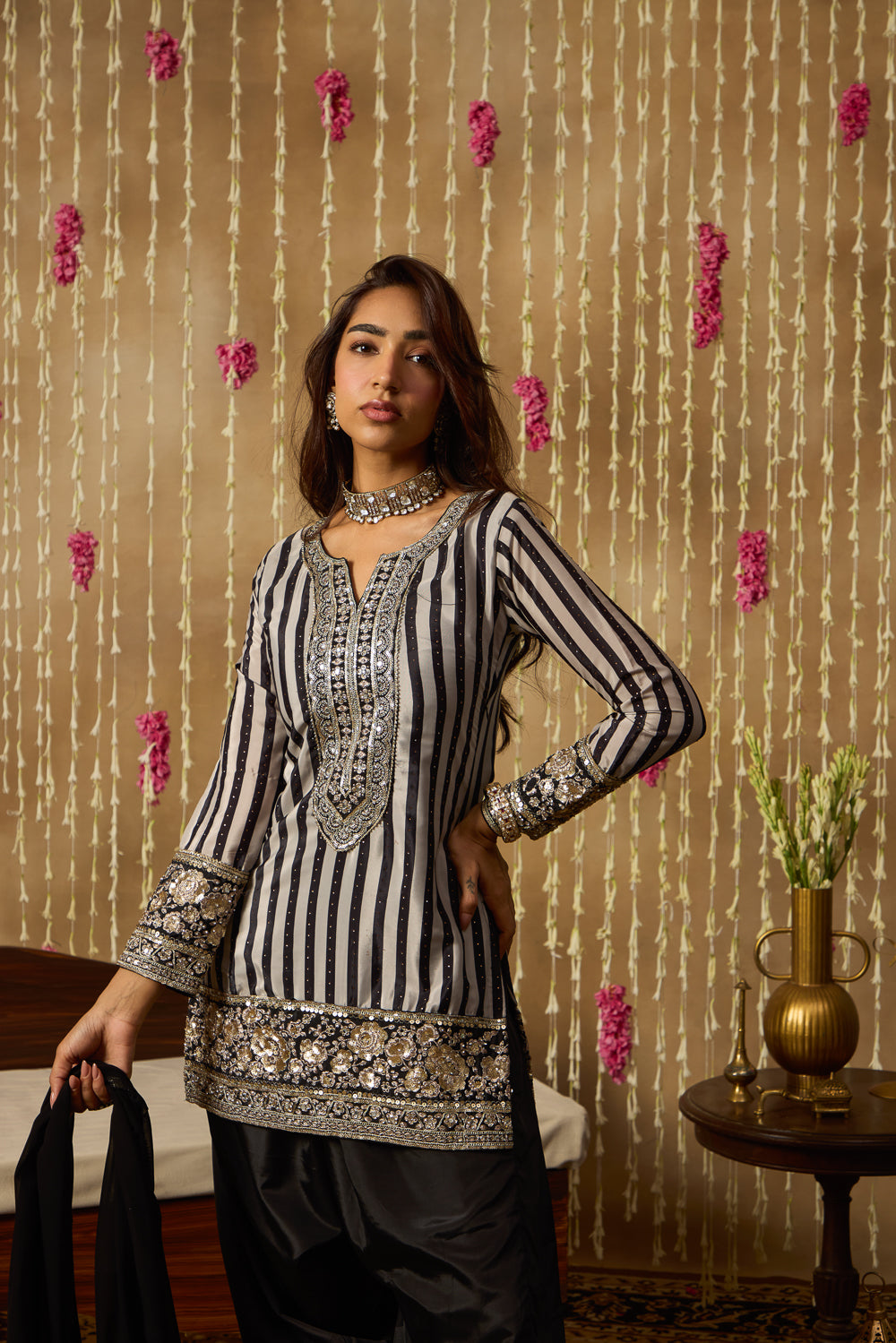 Jhoom Monochrome Farshi Set
