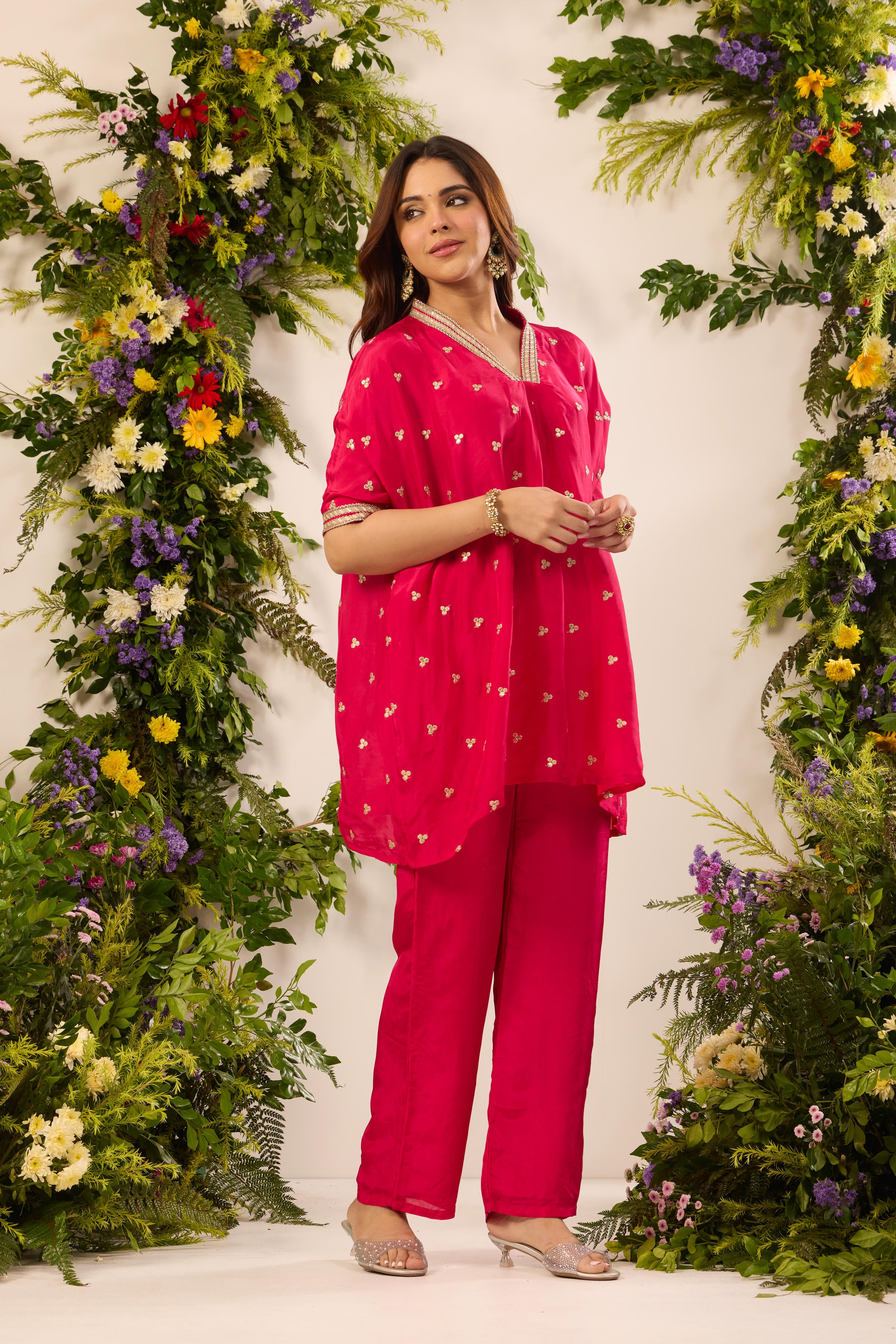 Mastaani Rani Sequinned Kurta Set
