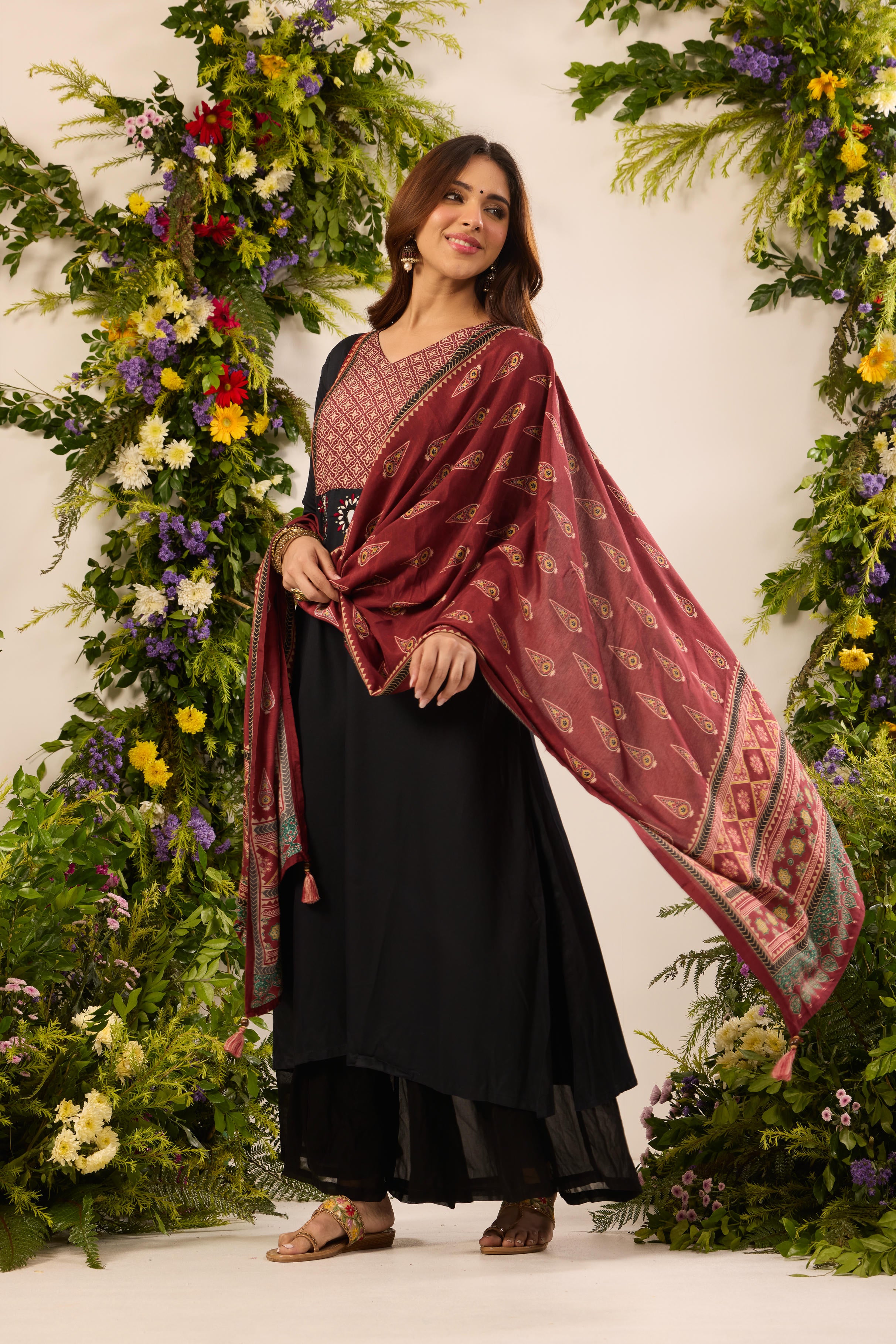 Mastaani Classic Black Kurta Set