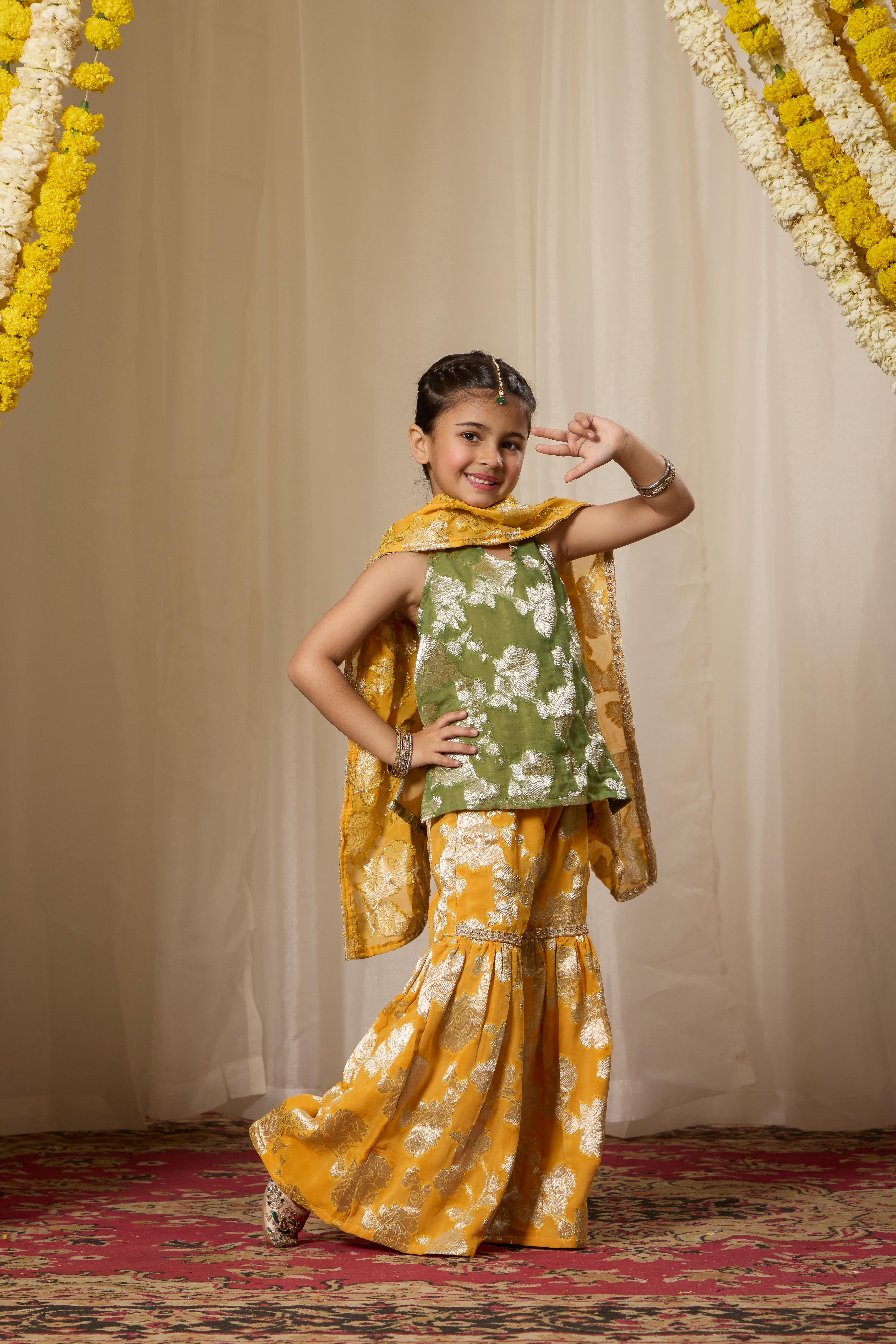 Alaya Kids Green Contrast Kurta Set