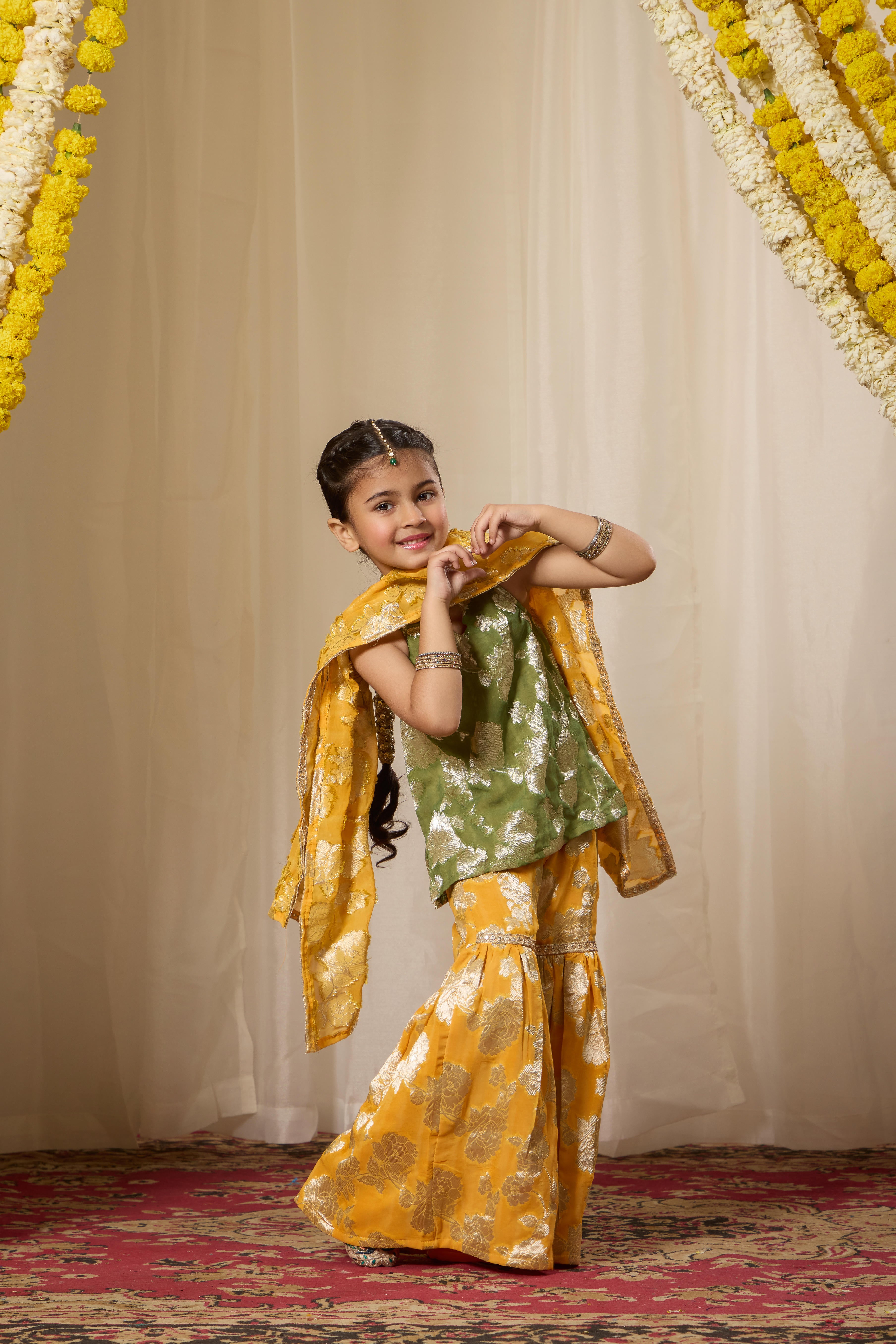 Alaya Kids Green Contrast Kurta Set