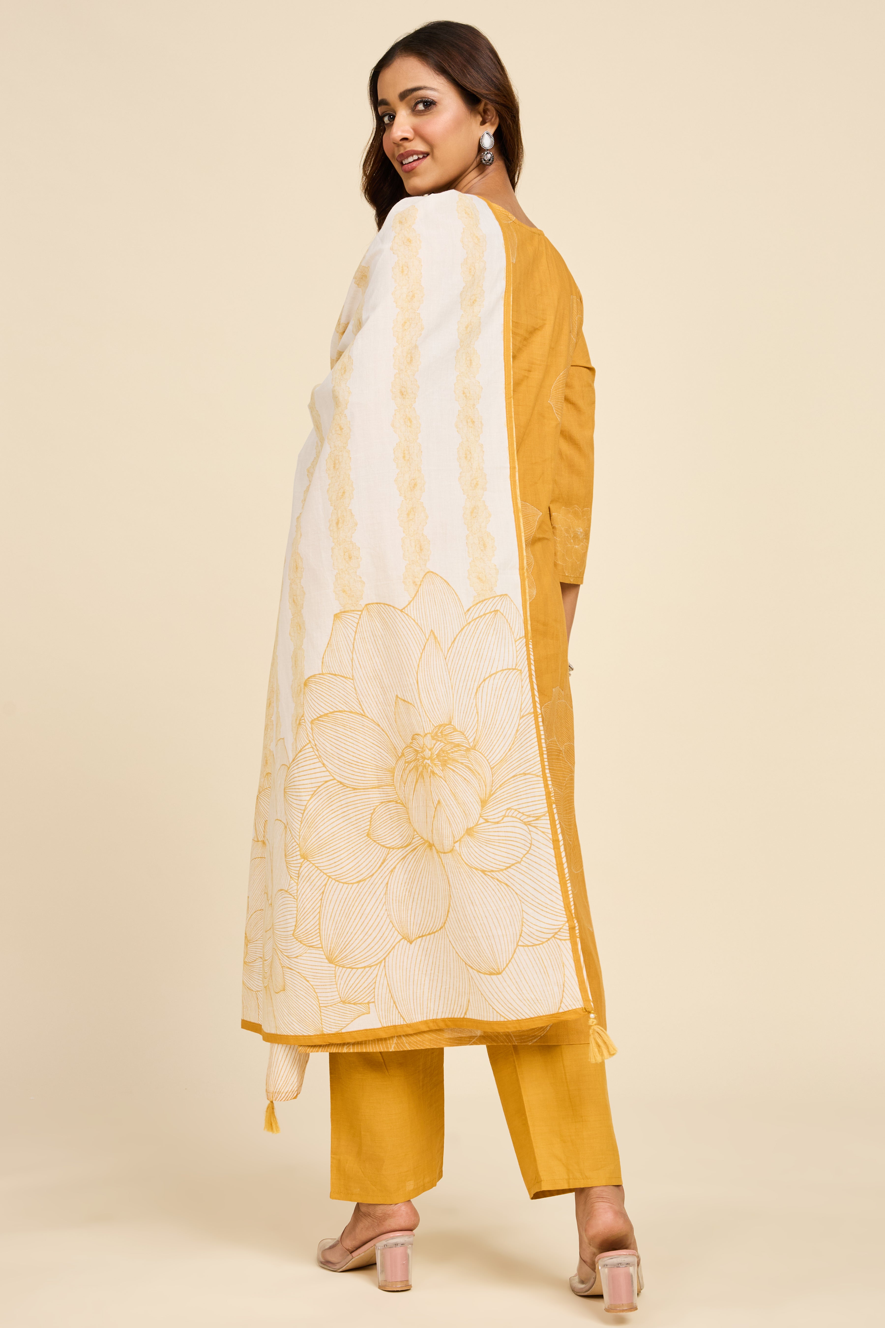 Alaya Select Sunehri Kurta Set