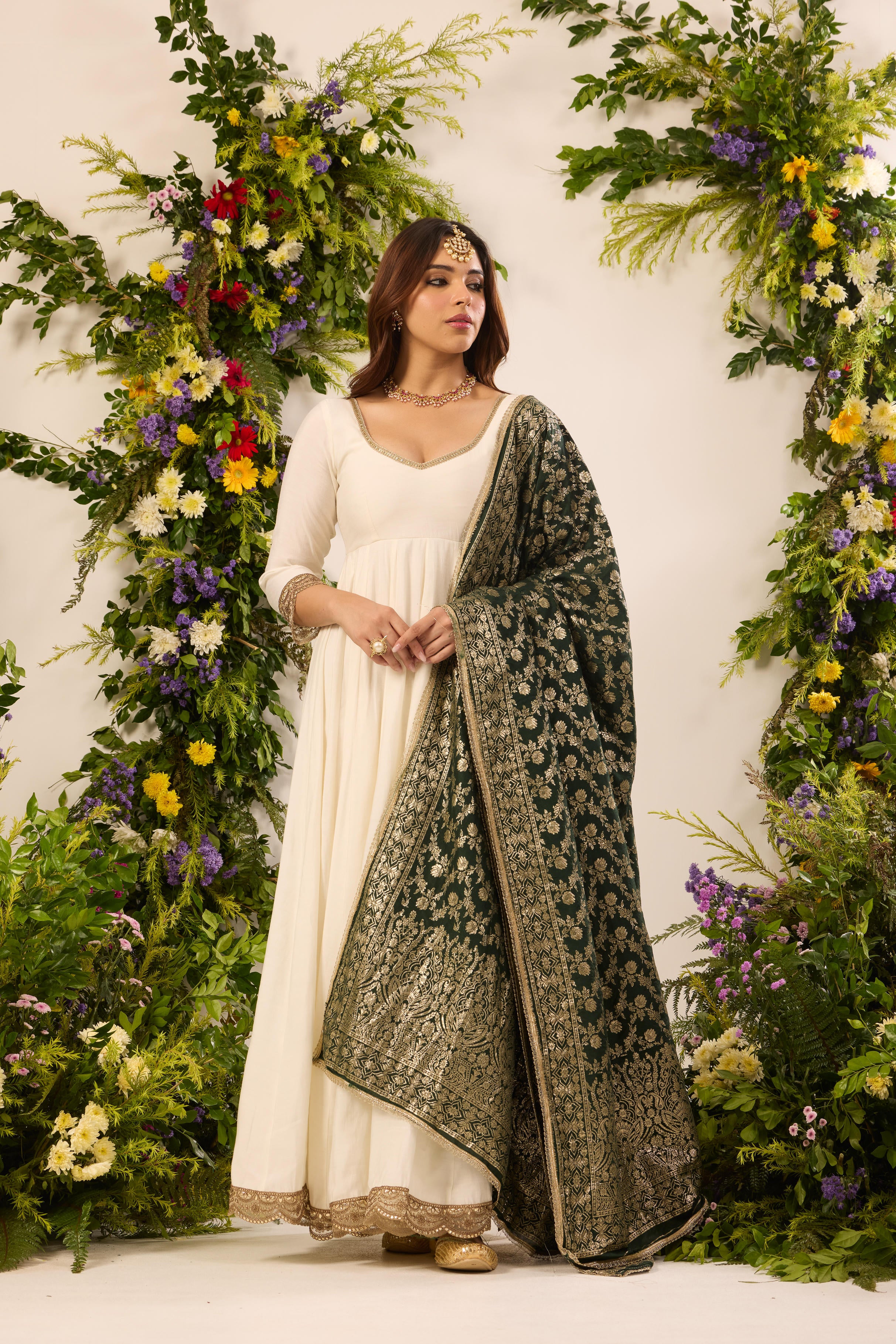 Mastaani Classic Ivory Anarkali Set - Emerald Dupatta