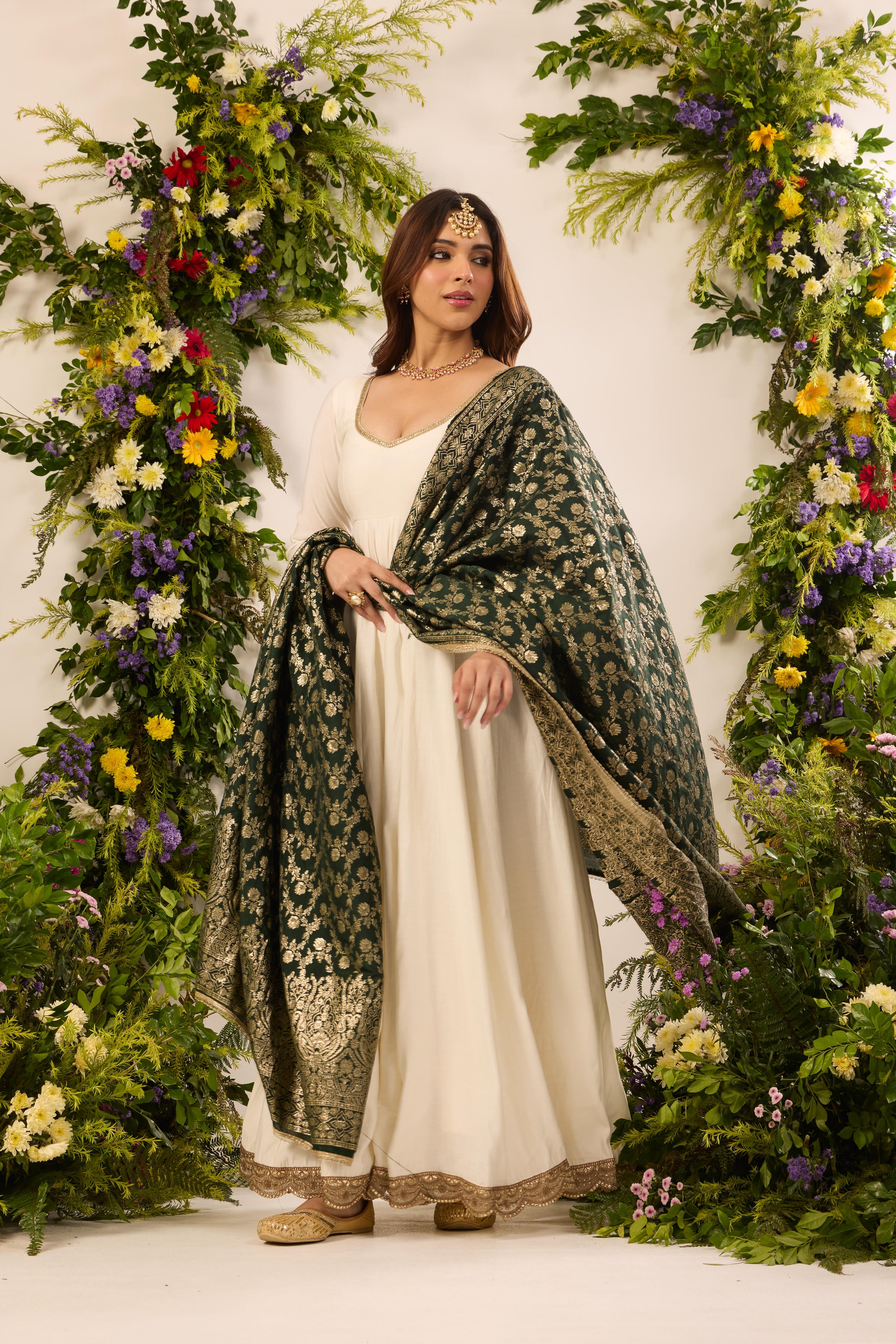 Mastaani Classic Ivory Anarkali Set - Emerald Dupatta