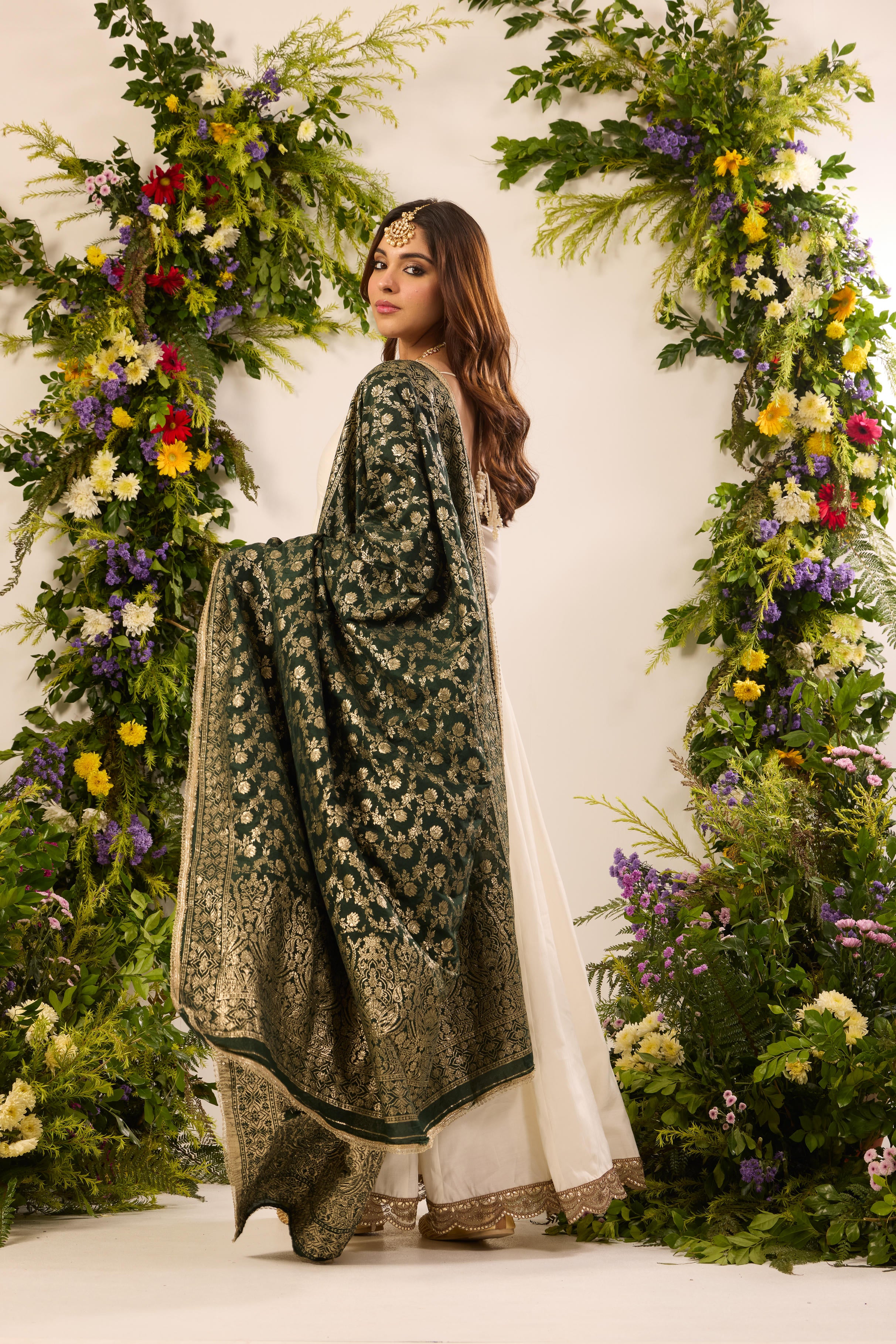 Mastaani Classic Ivory Anarkali Set - Emerald Dupatta
