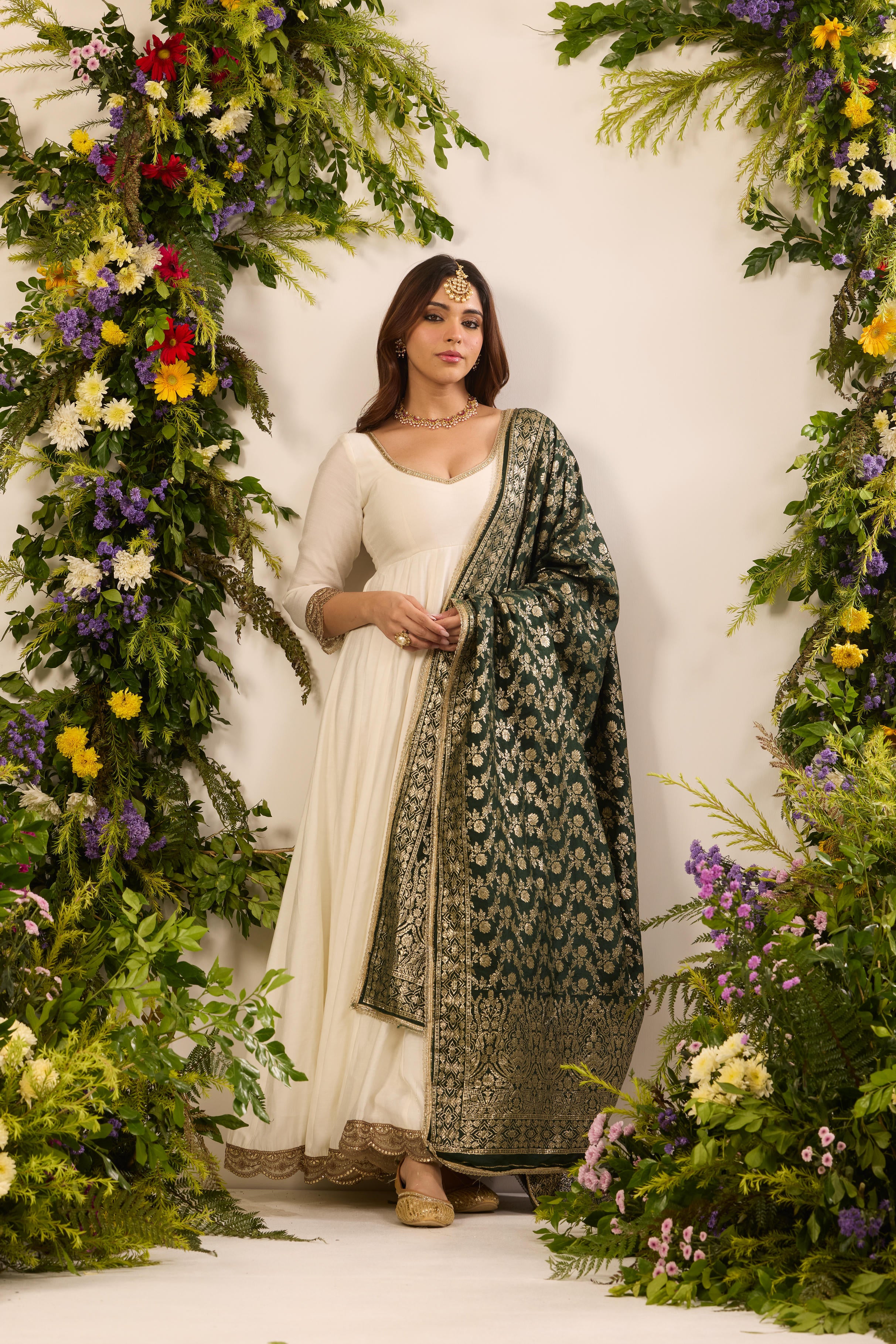 Mastaani Classic Ivory Anarkali Set - Emerald Dupatta