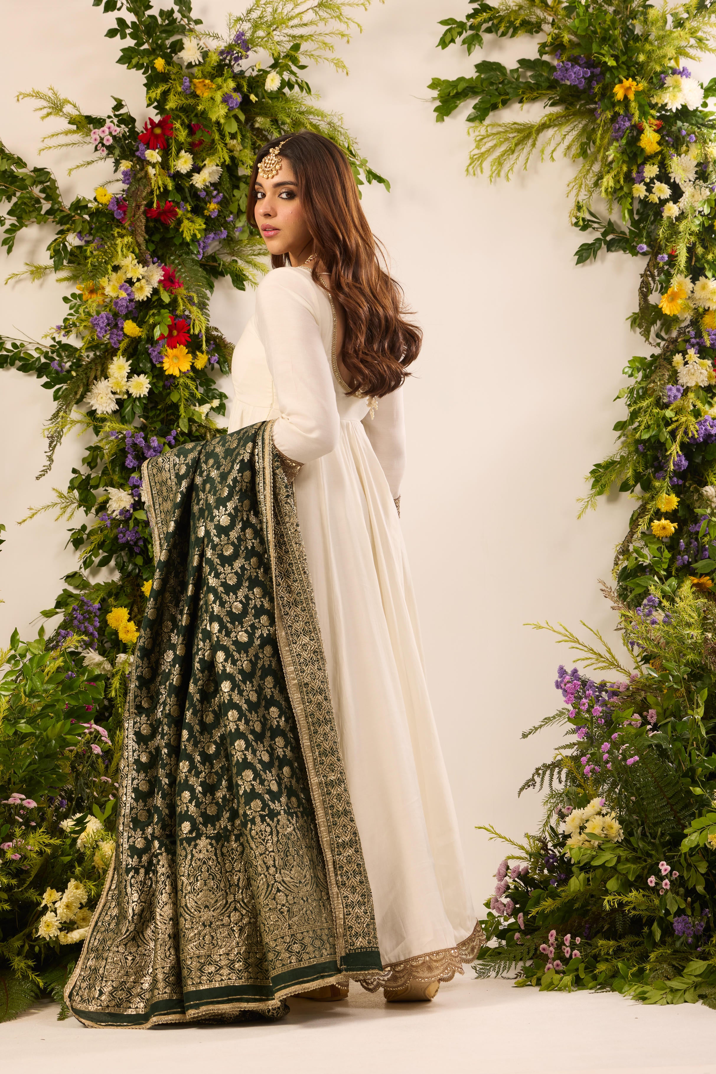 Mastaani Classic Ivory Anarkali Set - Emerald Dupatta