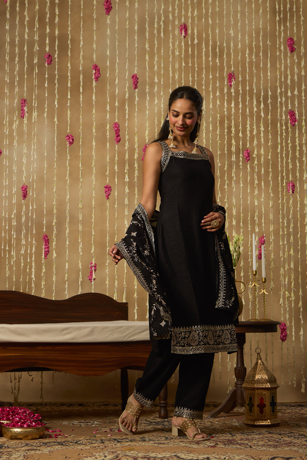 Jhoom Black Zari Kurta Set