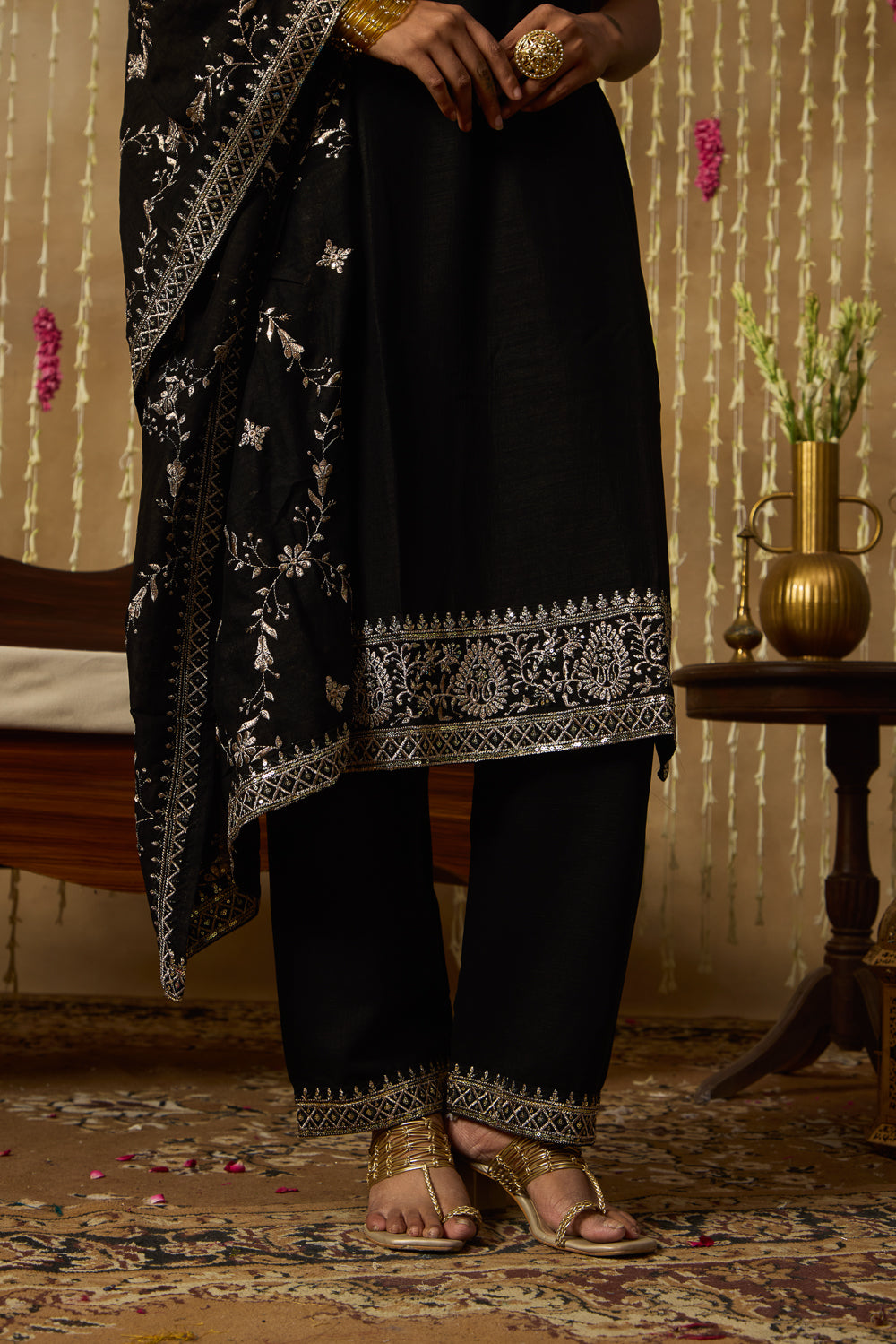 Jhoom Black Zari Kurta Set