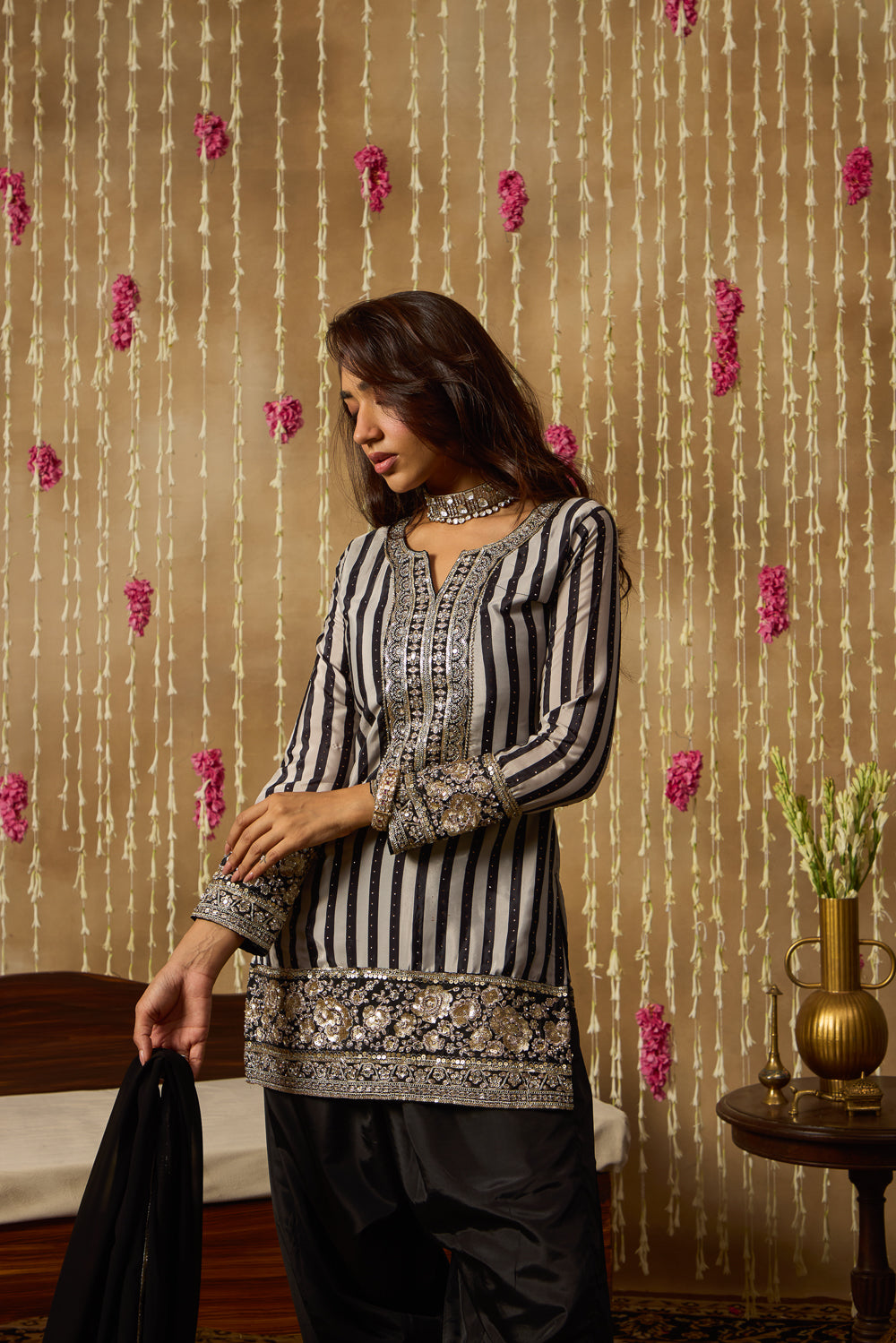 Jhoom Monochrome Farshi Set