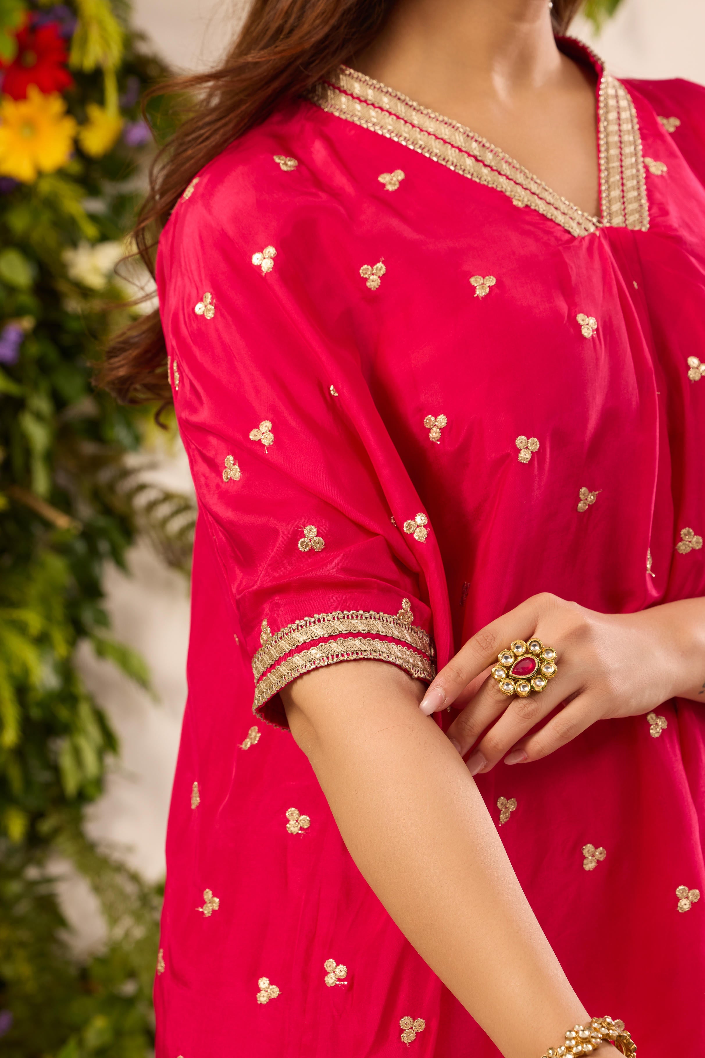 Mastaani Rani Sequinned Kurta Set