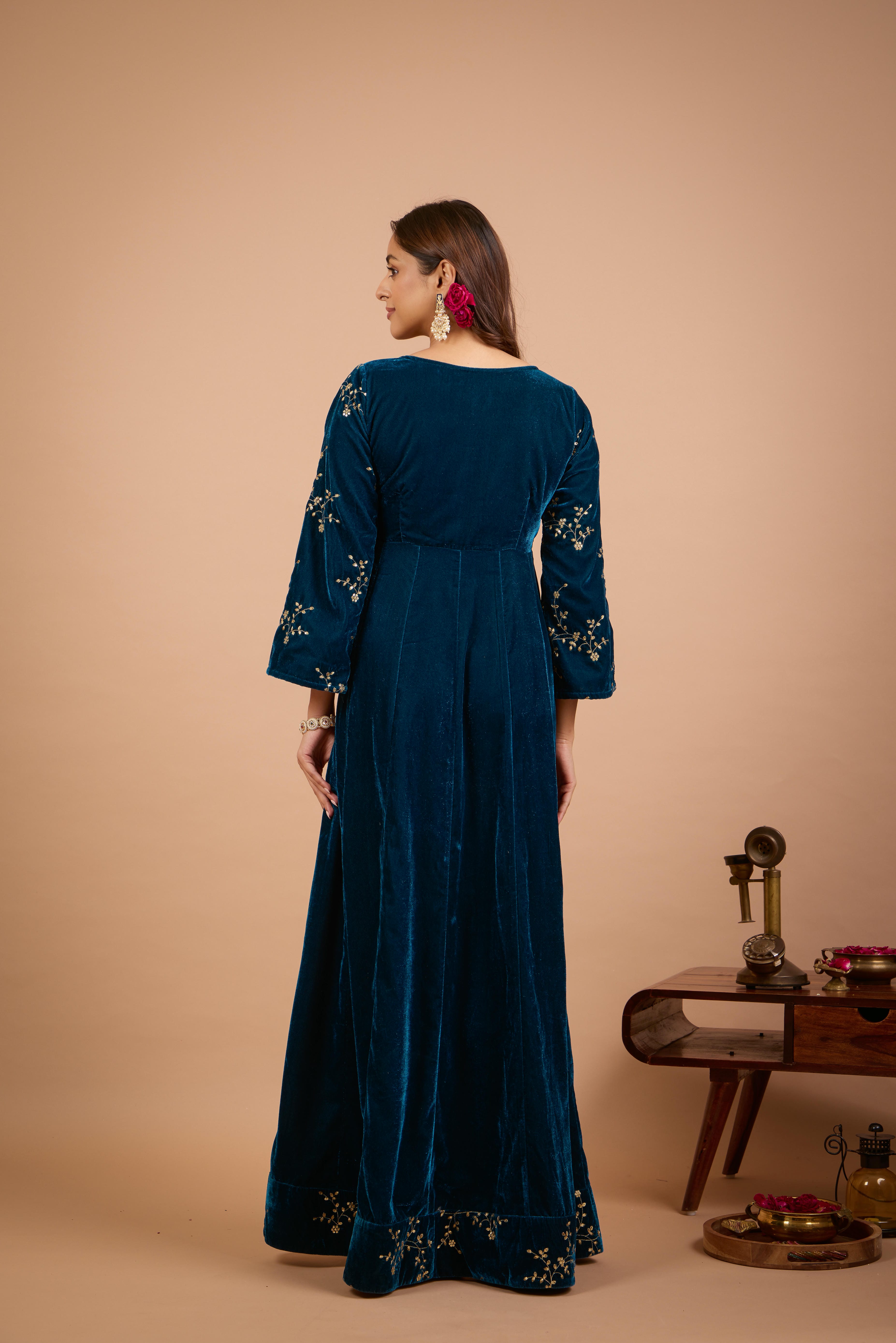 Alaya Jugni Bahamas Glow Velvet Anarkali Set